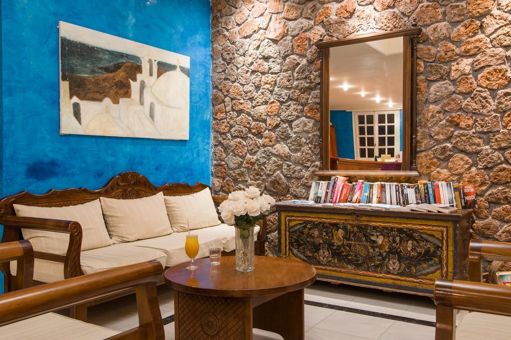 Antinea & Hotel 4*