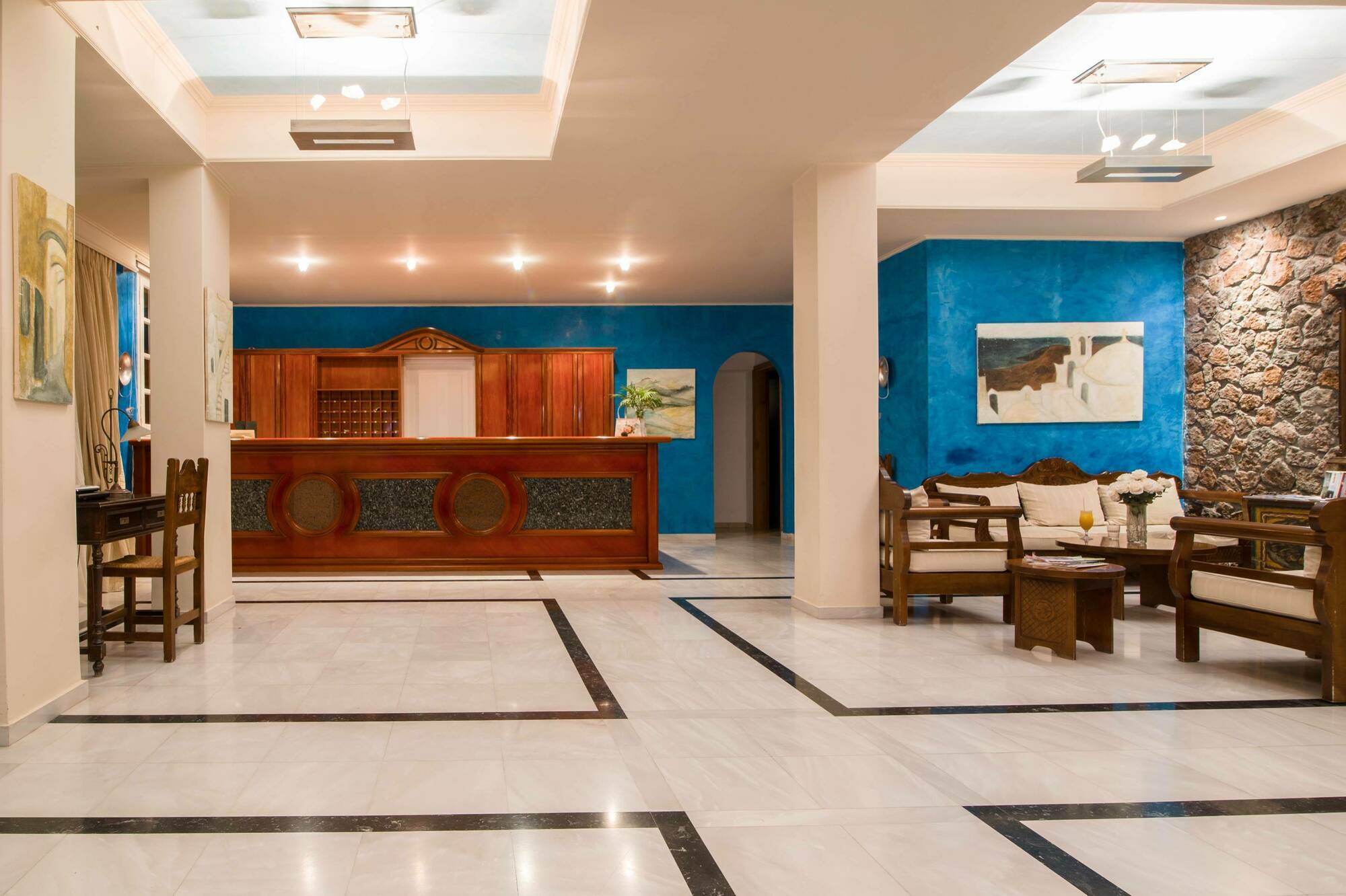 Antinea & 4* Kamari (Santorini)